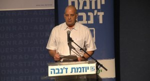 דיסקין. כי לדבר נגד נתניהו בכנס של יוזמת ז'נבה זה לגיטימי.