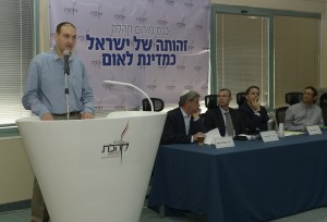 מושב ראשון: (משמאל לימין) ד"ר הראל ארנון, ישראל הראל, ח"כ יריב לוין, ד"ר עמיחי מגן, ד"ר אסף מלאך. קרדיט צילום: פורום קהלת