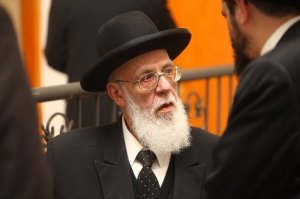 הרב שלום כהן. מבזה את הרבנות, מרחיק את השלום ומתהדר בכהונה (צילום: מאיר אלפסי, כיכר השבת) 