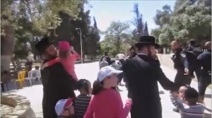 האירוניה: חרדים אומרים ליהודים לא לפחד. זה שלנו. 