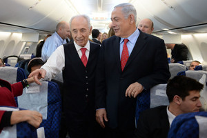 פרס עם נתניהו. כמה רחוק ילך הנשיא כדי לחתור תחת נציג העם? צילום: קובי גדעון, לע"מ