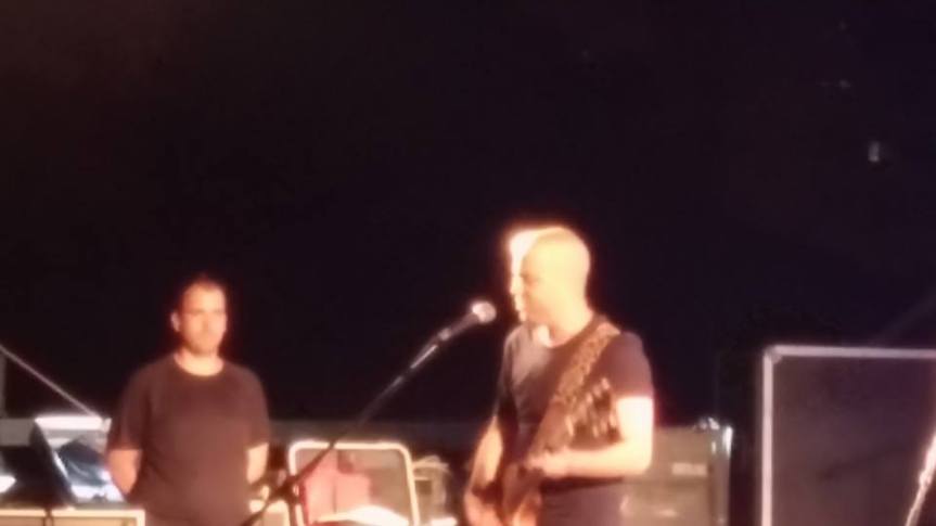 בוטנר על הבמה בגבעת שמואל. מצא את הדרך לזהור באור שלו. 