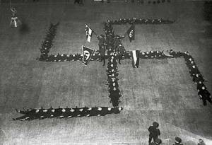 מועדון הספורט המשטרתי משרטט צלב קרס כתרגיל. חיסול היהודים בא, לעתים, גם על חשבון המאמץ המלחמתי. קווי רכבת הוסתו לשימוש ההשמדה. מה קורה בדאע"שסטן? מה יקרה בחמאסטן או פת"חסטן?