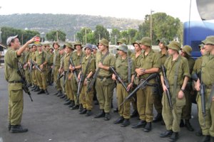 בשורת הטירונים השנייה, נסתרים מעיני המצלמה, יאיר לפיד וברק אובמה - הייתם שולחים טירונים ללב הקרבות? הייתם שולחים טירונים ללב הזירה הפוליטית?