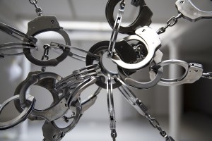 לכודים בהווה - מנותקים מכל עבר זהו תוצר מערכת החינוך