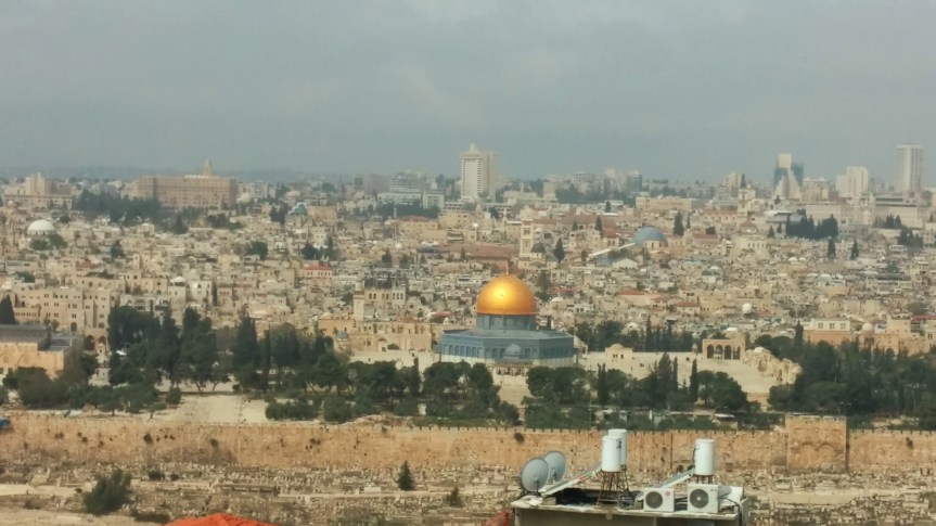 ירושלים של מעלה מתנגשת בירושלים של מטה