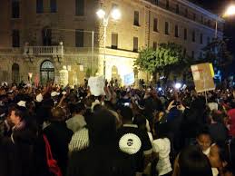 ההפגנה ביום חמישי האחרון מול בית ראש הממשלה. צילום: ניב חכלילי בטוויטר