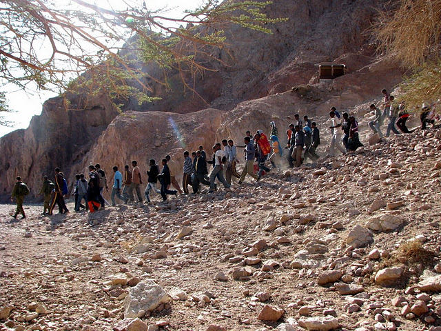 מסתננים חוצים את הגבול. למה שלא יחזרו עם צידה למקום ממנו באו?