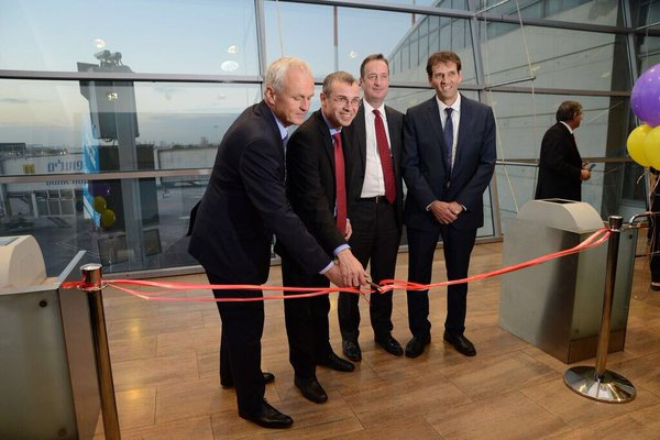 קווארי (שני מימין)ברגעים יפים יותר עם הממשלה הישראלית