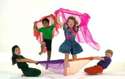 הצגה של ילדים. החיפוש אחר אישור לא נגמר כשמתבגרים